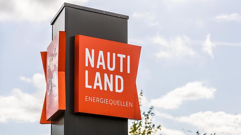 Das Würzburger Nautiland: Im April kamen Fliesen von der Wand, jetzt wird das Hallenbad mindestens zwei Monate geschlossen und der Bauschaden behoben. Das Würzburger Nautiland: Im April kamen Fliesen von der Wand, jetzt wird das Hallenbad mindestens zwei Monate geschlossen und der Bauschaden behoben.