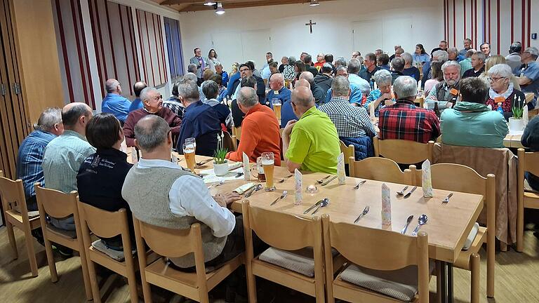 Das Foto zeigt das Pfarrheim beim Dankesabend.