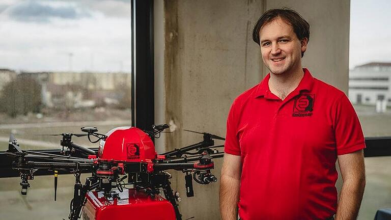 Emqopter-Gründer Nils Gageik, im Bild neben einer Lieferdrohne, errichtet mit seinem Unternehmen in Volkach einen Mini-Airport. Emqopter-Gründer Nils Gageik, im Bild neben einer Lieferdrohne, errichtet mit seinem Unternehmen in Volkach einen Mini-Airport.