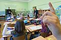 Seit 2019 gibt es in Schweinfurts Grundschulen pädagogische Hilfskräfte. Sie begleiten wie auf diesem Archivbild den Unterricht, helfen Lehrern und Schülern.