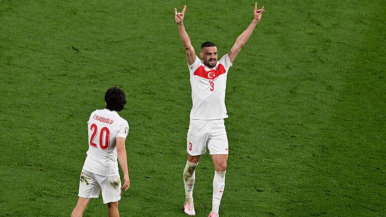 Euro 2024: Österreich - Türkei       -  Merih Demiral zeigte nach seinem zweiten Treffer gegen Österreich den Wolfsgruß.