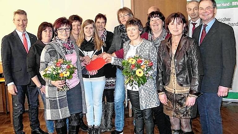 Der Frauenvorstand (von links): Elmar Konrad (BBV-Geschäftsführer), Susanne Langmantel, Margarete Barthel, Susanne Gersitz, Katharina Beck, Jutta Löber, Silke Scheller, Martina Wild, Bernhard Weiler, Petra Keidel, Astrid Baum, Wilhelm Böhmer und Hermann Brell. Der Frauenvorstand (von links): Elmar Konrad (BBV-Geschäftsführer), Susanne Langmantel, Margarete Barthel, Susanne Gersitz, Katharina Beck, Jutta Löber, Silke Scheller, Martina Wild, Bernhard Weiler, Petra Keidel, Astrid Baum, Wilhelm Böhmer und Hermann Brell.