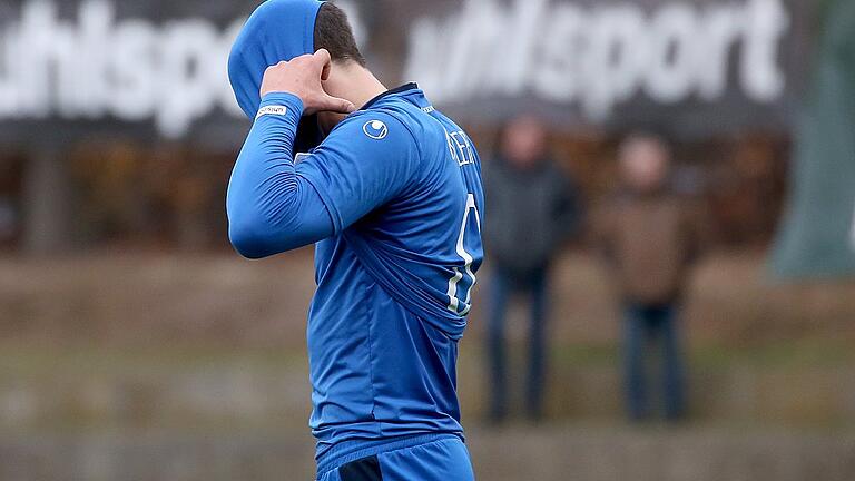 Fußball, Bayernliga, Würzburger FV - SV Seligenporten - Besser nicht hinschauen: Sportlich läuft es beim WFV zwar rund, aber finanziell steckt der Verein von der Mainaustraße in der Krise. Fußball, Bayernliga, Würzburger FV - SV Seligenporten - Besser nicht hinschauen: Sportlich läuft es beim WFV zwar rund, aber finanziell steckt der Verein von der Mainaustraße in der Krise.
