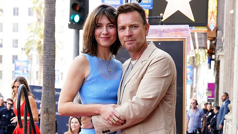 Ewan McGregor bekommt Stern auf Walk of Fame       -  Ewan McGregor feiert den Hollywood-Stern mit seiner Frau Mary Elizabeth Winstead.