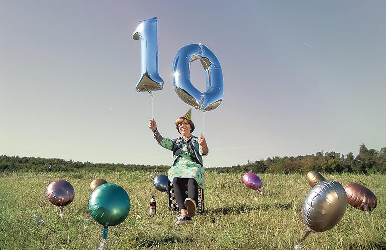 Kultfestival in Rottershausen: Wer ist eigentlich 'die Lutzi'? - Seit zehn Jahren gibt es das Open Air in Rottershausen. Zum Jubiläum geht die Lutzi (im Bild 'Festival-Maskottchen' Margarete Müller) einen Tag länger ab. Kultfestival in Rottershausen: Wer ist eigentlich 'die Lutzi'? - Seit zehn Jahren gibt es das Open Air in Rottershausen. Zum Jubiläum geht die Lutzi (im Bild 'Festival-Maskottchen' Margarete Müller) einen Tag länger ab.