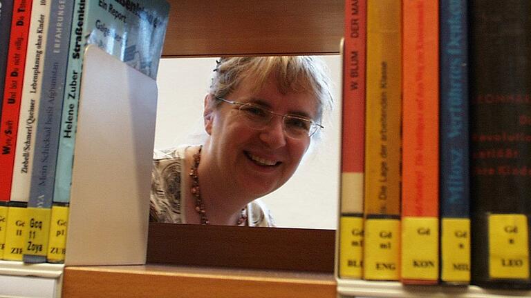 Auch in der Stadtbibliothek Bad Neustadt ist zu beobachten: Die Leselust ist in Corona-Zeiten ungebrochen und nimmt sogar noch zu, wie Chefin Claudia Scheler bestätigt. Auch in der Stadtbibliothek Bad Neustadt ist zu beobachten: Die Leselust ist in Corona-Zeiten ungebrochen und nimmt sogar noch zu, wie Chefin Claudia Scheler bestätigt. 
