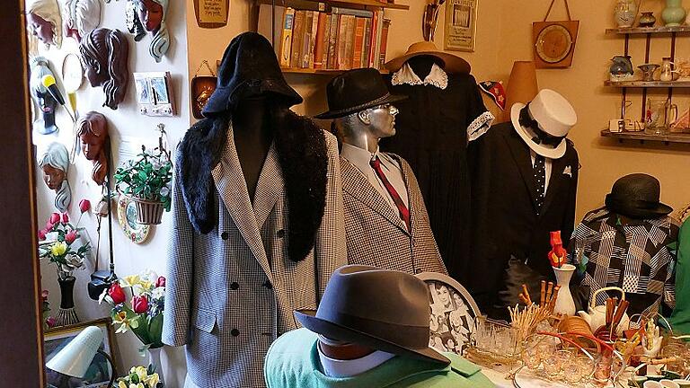 Das ist ja allerhand – der Putz fällt von der Wand: Im Burgpreppacher Nostalgiemuseum sieht es stellenweise übel aus. Das ist ja allerhand – der Putz fällt von der Wand: Im Burgpreppacher Nostalgiemuseum sieht es stellenweise übel aus.
