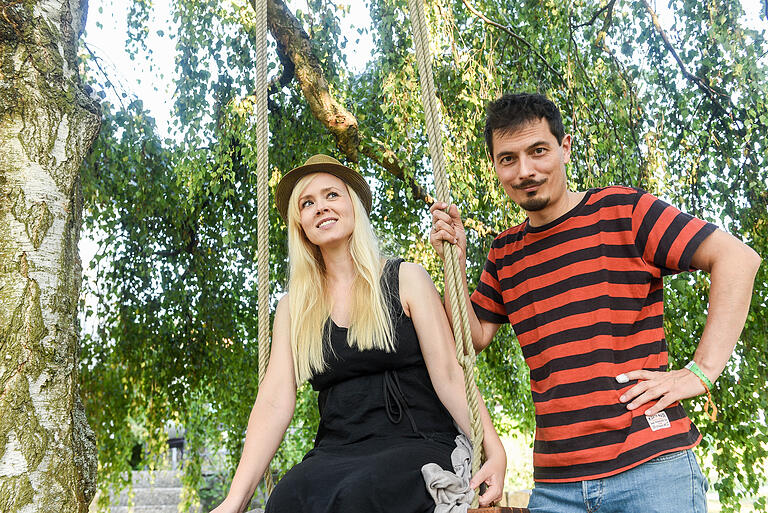 Caro und Andreas Obieglo geben bei 'Songs an einem Sommerabend' ihr erstes Konzert in Würzburg nach der Geburt ihrer Tochter. Caro und Andreas Obieglo geben bei 'Songs an einem Sommerabend' ihr erstes Konzert in Würzburg nach der Geburt ihrer Tochter. 