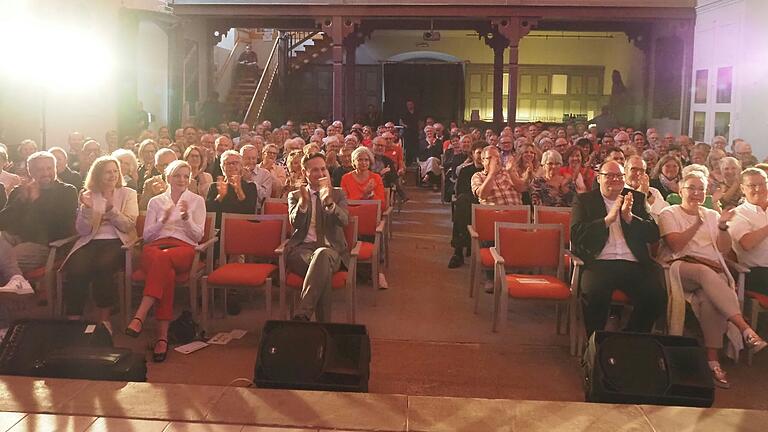 Viel Prominenz gab es beim Benefizkonzert, in der Alten Schonunger Kirche. Viel Prominenz gab es beim Benefizkonzert, in der Alten Schonunger Kirche.