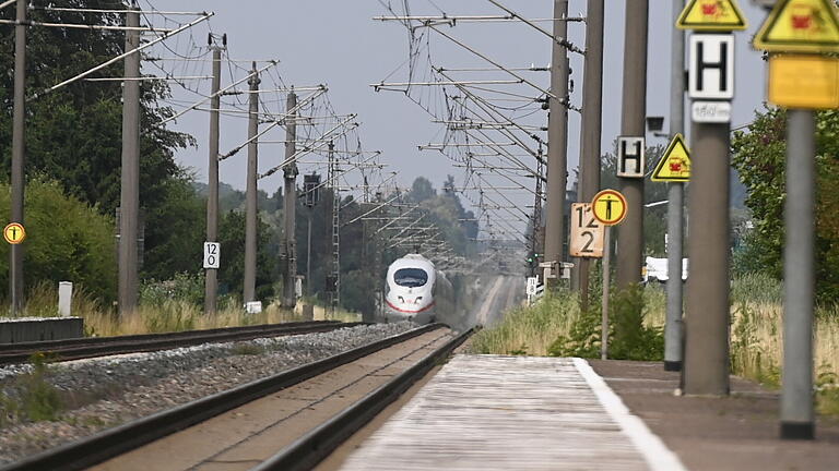 Symbolfoto Bahn / Bahnausbau /.jpeg       -  Die Bahn hat den Verlauf der Neubaustrecke Augsburg–Ulm vorgestellt.