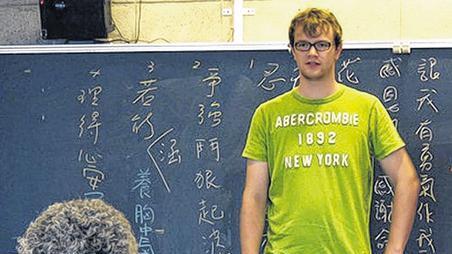 Gegenseitiger Austausch: Der Stadtlauringer Stefan Roth durfte während seines Auslandssemesters den taiwanesischen Studienkollegen und Professoren auch die deutsche Sprache und Kultur näherbringen. Gegenseitiger Austausch: Der Stadtlauringer Stefan Roth durfte während seines Auslandssemesters den taiwanesischen Studienkollegen und Professoren auch die deutsche Sprache und Kultur näherbringen.
