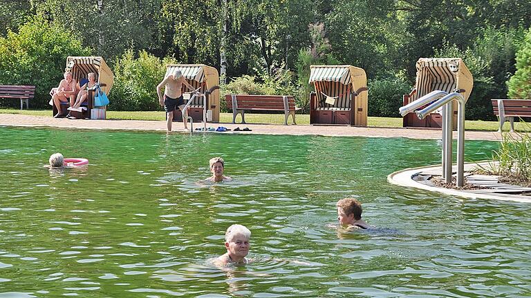 Wieder geöffnet sind die verschiedenen Freizeiteinrichtungen in der Frankentherme in Bad Königshofen. Die Besucherzahlen sind, laut Kurdirektor Werner Angermüller, hervorragend.&nbsp;