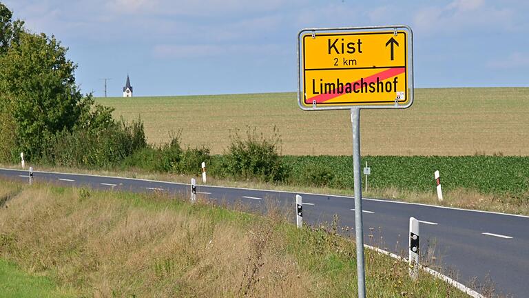 Limbachshof ist ein Ortsteil von Kleinrinderfeld. Die Gemeinde will sich der Verwaltungsgemeinschaft Kist/Altertheim anschließen und sich so fit für die Zukunft machen. Im Hintergrund ist die Dorfkirche von Kist zu sehen. Limbachshof ist ein Ortsteil von Kleinrinderfeld. Die Gemeinde will sich der Verwaltungsgemeinschaft Kist/Altertheim anschließen und sich so fit für die Zukunft machen. Im Hintergrund ist die Dorfkirche von Kist zu sehen.