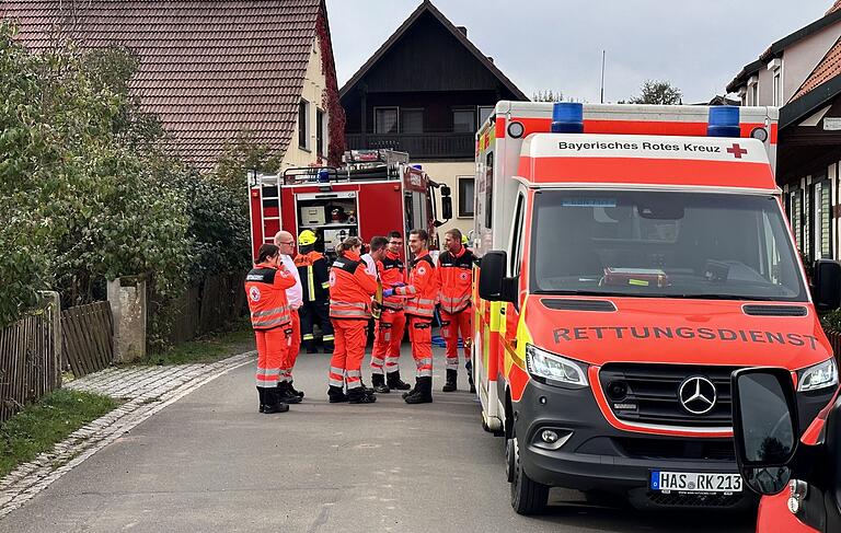 Zahlreiche Einsatzkräfte von Rettungsdienst und Feuerwehr waren alarmiert worden.