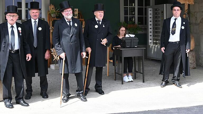 Die Bürgerwehr in Wiesenbronn präsentierte sich der Bewertungskommission.&nbsp;