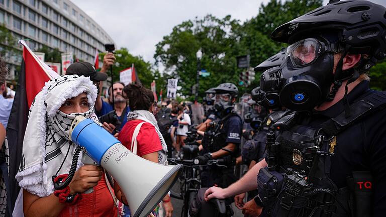 Nahostkonflikt - Demonstration in Washington D.C. - Netanjahus Rede wurde begleitet von lautem Protest rund um das Kapitol. Nahostkonflikt - Demonstration in Washington D.C. - Netanjahus Rede wurde begleitet von lautem Protest rund um das Kapitol.