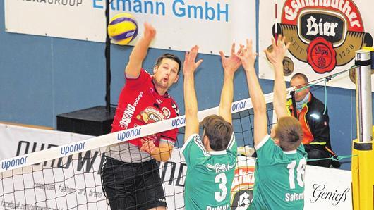 Sebastian Richter (links) und die Eltmanner Volleyballer hoffen beim TSV Grafing auf Punkte im Kampf gegen den Abstieg.