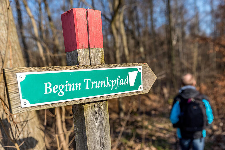 Ein Stück der Tour verläuft (gleich zu Beginn der Wanderung) parallel auf einem Naturlehrpfad.