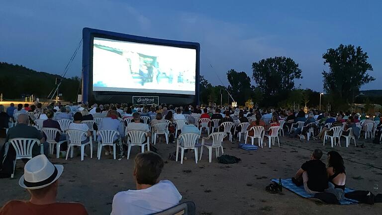 Wie im letzten Jahr, hier in Eibelstadt, wird es beim Kultursommer Maindreieck 2024 wieder Open-Air-Filmvorführungen geben.