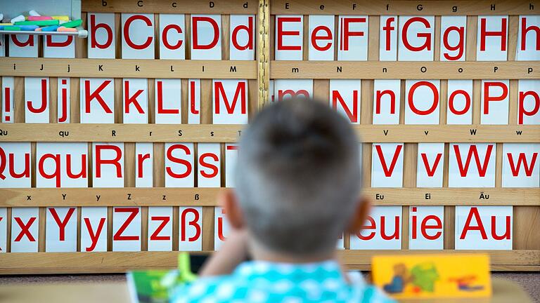 Sprach-Test       -  Die Staatsregierung will künftig vor der Einschulung in einem zweistufigen Verfahren den Sprachstand der Kinder feststellen lassen. (Symbolfoto)