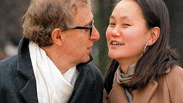 WOO119       -  Mit Ehefrau Soon-Yi.