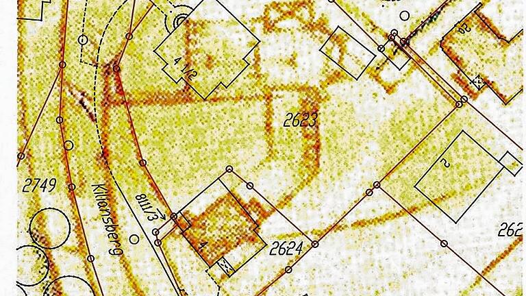 Alter Lageplan des Grundstücks Kiliansberg 4/1/2 mit dem Hinweis auf die erste im 9. Jahrhundert entstandene Kilianskirche.
