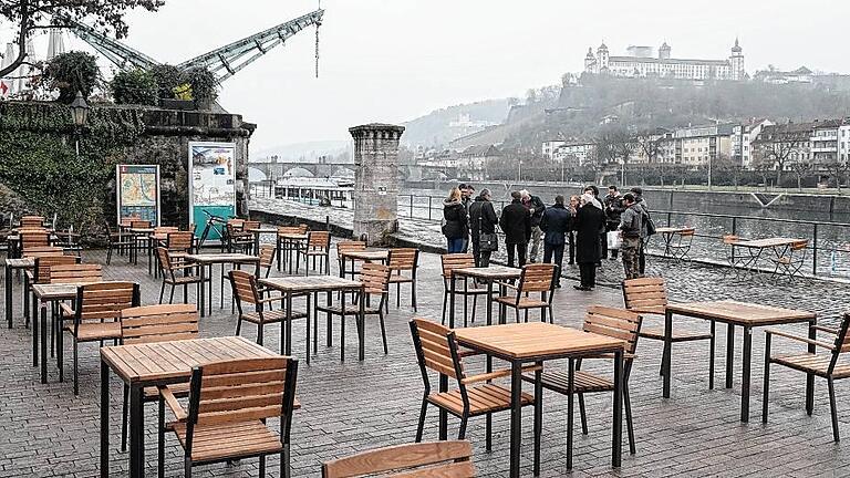 Umnutzung Untergeschoss Nord der Gastronomie am 'Alten Kranen' von Club in Restaurant - Steaks und Burger mit Blick auf Alten Kranen, Festung und Alte Mainbrücke, von diesem Konzept ließ sich der Bau- und Ordnungsausschuss bei einem Ortstermin überzeugen. Umnutzung Untergeschoss Nord der Gastronomie am 'Alten Kranen' von Club in Restaurant - Steaks und Burger mit Blick auf Alten Kranen, Festung und Alte Mainbrücke, von diesem Konzept ließ sich der Bau- und Ordnungsausschuss bei einem Ortstermin überzeugen.