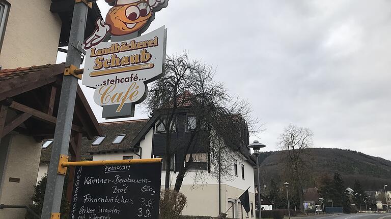 Die Filiale der Bäckerei Schaub in Steinbach zieht ein Haus weiter (Haus hinten).