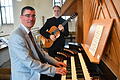 Ludger Unland mit seiner Gitarre sowie Dekanatskantor Matthias Braun auf der Klais-Orgel begeisterten mit ihrem musikalischen Muttertagsgeschenk nicht nur die weiblichen Konzertgäste in der St. Konrad Kirche.