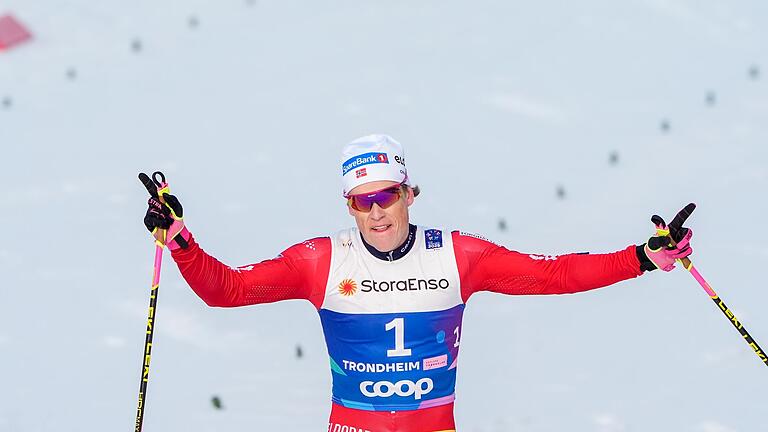 Nordische Ski-WM Trondheim - Triumph vor der Ziellinie: Johannes Kläbo. Nordische Ski-WM Trondheim - Triumph vor der Ziellinie: Johannes Kläbo.