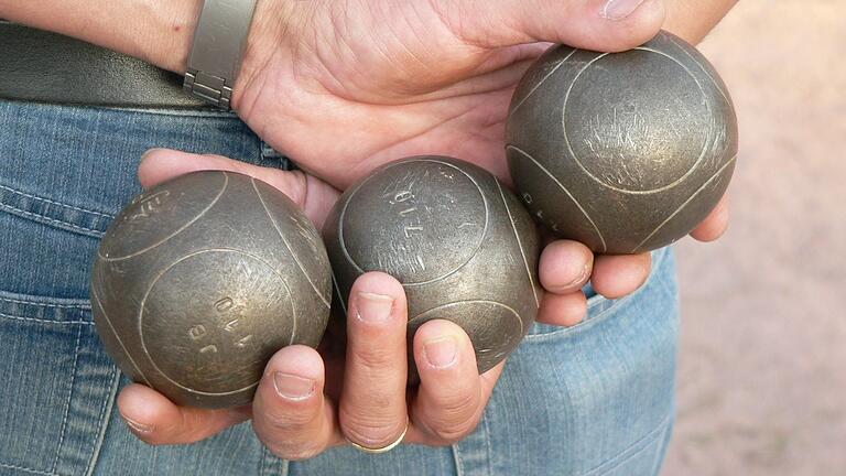 Auch in Hofheim frönen Boule-Begeisterte schon seit Jahren dieser Sportart.