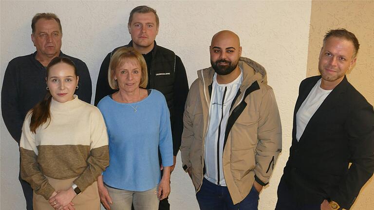 Die neue Vereinsleitung beim TSV Repperndorf (von links): Dieter Hertel, Veronica Relich, Gaby Hertel, Maximilian Stumpf, Ahmad Pajuhesh und Jan Schleelein. Die neue Vereinsleitung beim TSV Repperndorf (von links): Dieter Hertel, Veronica Relich, Gaby Hertel, Maximilian Stumpf, Ahmad Pajuhesh und Jan Schleelein.