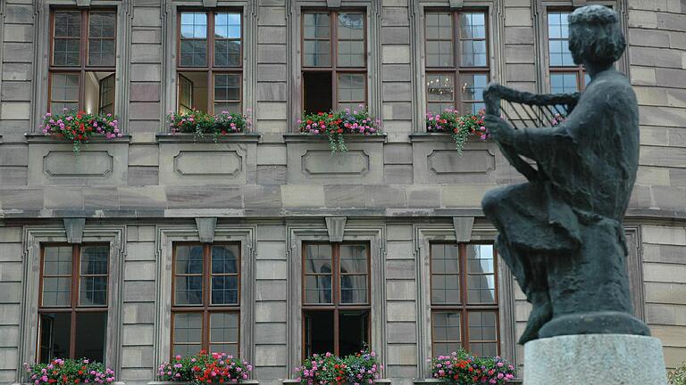 Gespannter Blick auf das Kissinger Rathaus. Nächste Woche werden vom Stadtrat unter anderem die Stellvertreter des Oberbürgermeisters gewählt. Gespannter Blick auf das Kissinger Rathaus. Nächste Woche werden vom Stadtrat unter anderem die Stellvertreter des Oberbürgermeisters gewählt.