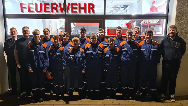 Auf dem Foto von links: André Sandmann, André Schönfeldt, Philipp Jahn, Hannah Schmitt, Jonas Jahn, Josephine Kirchner, Fabio Schlereth, Moritz Schmitt, Vincent Wehner, Fabian Straub, Tom Leutheuser, Hannes Gundalach, Finn Berndl, David Trost, Lorenz Back, Markus Wehner. Es fehlt: Hannah Wehner.