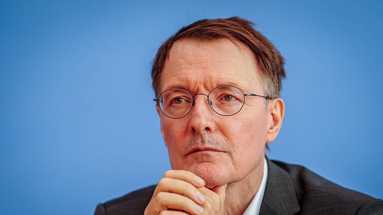Karl Lauterbach (SPD)       -  Bei der Aufarbeitung der Corona-Politik gehe es nicht um Schuldzuweisungen, sondern um Lehren für künftige Krisen, sagt Gesundheitsminister Karl Lauterbach. (Archivfoto)