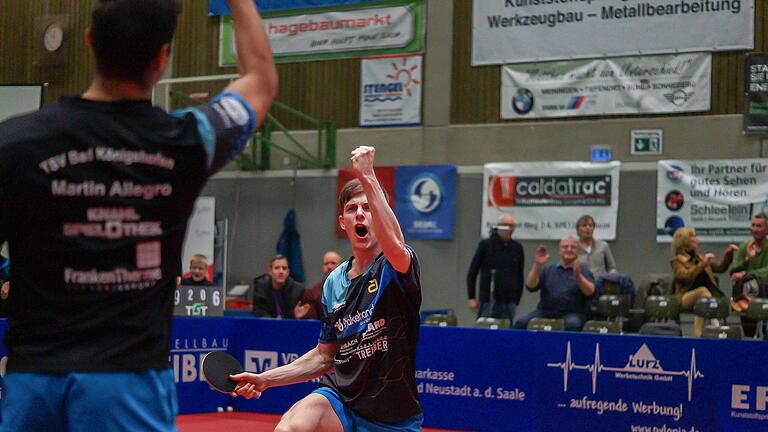 Bad Königshofens Lokalmatador Kilian Ort jubelt seinem Doppelpartner Martin Allegro zu. Bad Königshofens Lokalmatador Kilian Ort jubelt seinem Doppelpartner Martin Allegro zu.