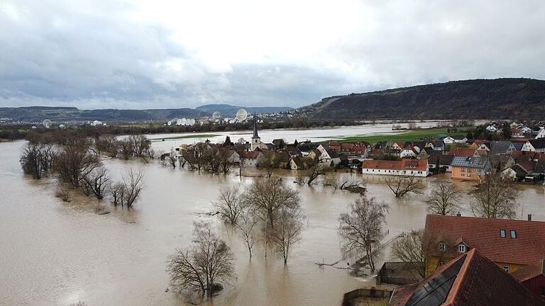 Im Januar 2024 hatte das Hochwasser an der Saale noch die Oberhand, wie hier in Westheim. Pflegearbeiten an den Ufern seien, laut Wasserwirtschaftsamt, wegen der stark durchfeuchteten Ufer bisher kaum möglich gewesen.&nbsp;