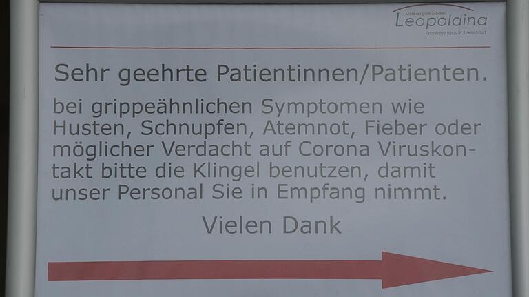 Dieses Schild hing im März und April am Eingangsbereich des Leopoldina-Krankenhauses. Dank des ausgefeilten Hygienekonzeptes ist eine Ansteckung mit dem Corona-Virus für Patienten im Krankenhaus nahezu ausgeschlossen, sagt Geschäftsführer Jürgen Winter.