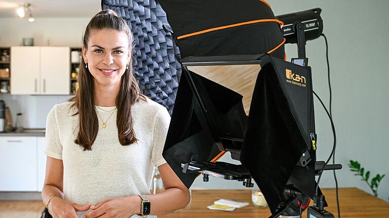 Mit Spiegelreflexkamera und professionellem Licht filmt Isabelle Göpfert ihre Videos für Instagram.&nbsp;