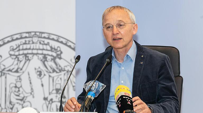 Prof. Dr. Johannes Liese von der Universitäts-Kinderklinik, hier bei einer Pressekonferenz im Rahmen der Covid-Studie in Kinderbetreuungseinrichtungen.&nbsp;