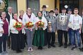 Die Schützenkönige mit ihren Rittern und den Pokalgewinnern; mit auf dem Bild Bürgermeister Peter Sendner (dritter von links) und erste Schützenmeisterin Barbara Wagner (rechts).