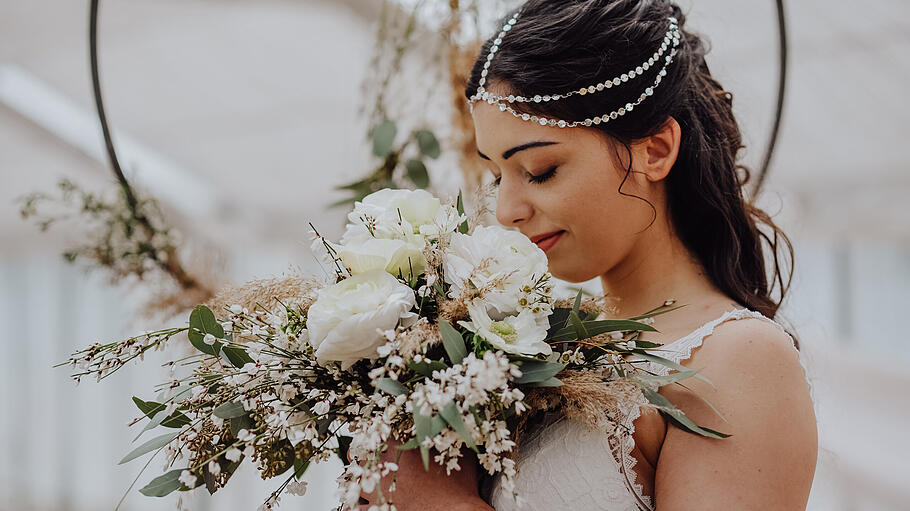 Alexandra Feitsch: Hochzeitsfotograf finden       -  Jedes Paar hat einen anderen Geschmack. Deshalb sollten Braut und Bräutigam einen Foto-Stil suchen, der ihnen gefällt.