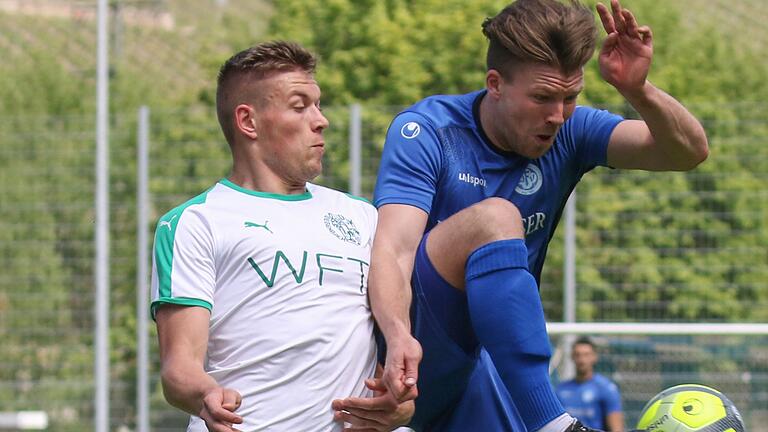 WFV-Abwehrspieler David Drösler behauptet den Ball gegen Marco Seifert von der DJK Gebenbach. WFV-Abwehrspieler David Drösler behauptet den Ball gegen Marco Seifert von der DJK Gebenbach.