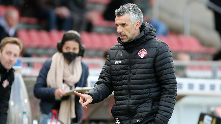 Trainer Danny Schwarz (FC Würzburger Kickers) hofft auf Punkte für seine Elf. Trainer Danny Schwarz (FC Würzburger Kickers) hofft auf Punkte für seine Elf.