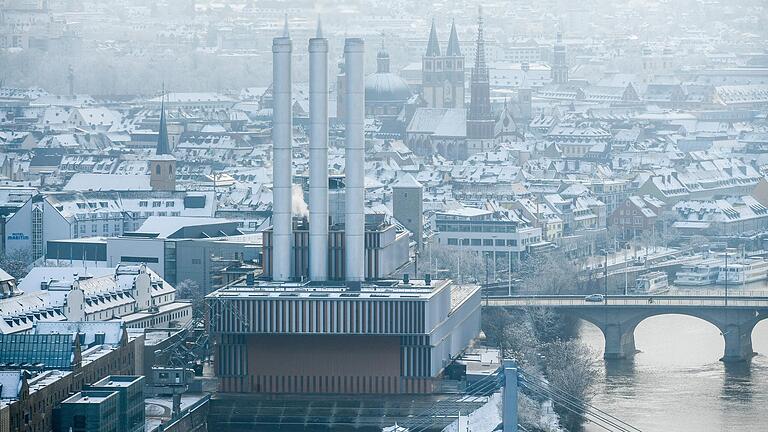 Das Heizkraftwerk in Würzburg am winterlichen Freitag: Hier erzeugt die WVV Strom und Fernwärme. Das Heizkraftwerk in Würzburg am winterlichen Freitag: Hier erzeugt die WVV Strom und Fernwärme.