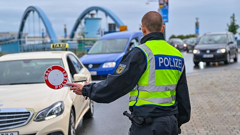 Grenzkontrollen - Frankfurt (Oder)/Slubice       -  Die Bundesregierung sieht die Grenzkontrollen als wirksames Mittel im Kampf gegen Migration. (Archivbild)