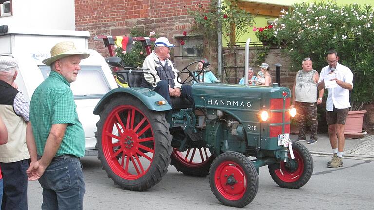 Mit dem Hanomag und dem Wohnwagen auf Europa-Tour. Wilhelm Mützel aus Oerlenbach traut sich was. - Mit dem Hanomag und dem Wohnwagen auf Europa-Tour. Wilhelm Mützel aus Oerlenbach traut sich was. Mit dem Hanomag und dem Wohnwagen auf Europa-Tour. Wilhelm Mützel aus Oerlenbach traut sich was. - Mit dem Hanomag und dem Wohnwagen auf Europa-Tour. Wilhelm Mützel aus Oerlenbach traut sich was.