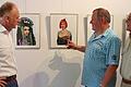 mun-mdb-n?th-lothar_n?th       -  Ausstellung: Der Amateurfotograf Lothar Nöth (Mitte) zeigt im Deutschordensschloss preisgekrönte Fotos. Bürgermeister Helmut Blank (links) zeigte sich sehr angetan. Horst Kreutz (rechts) würdigte die fotografischen Leistungen seines Clubkameraden. Foto: Dieter Britz