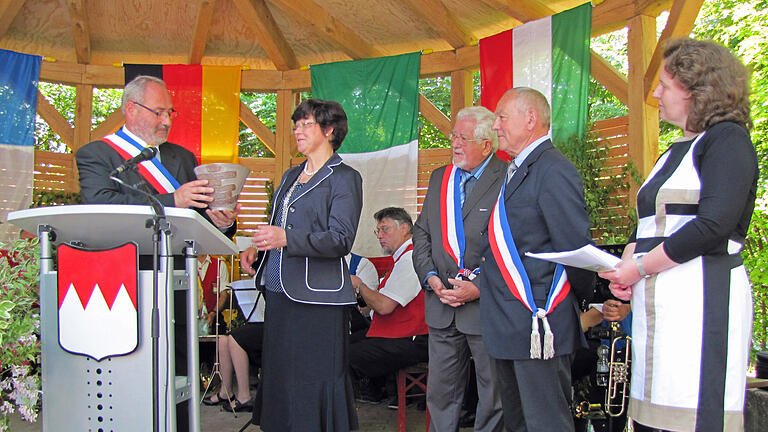 Im Mai 2012 wurden anlässlich des 40-jährigen Bestehens der Städterpartnerschaft Mamers-Gerolzhofen in Gerolzhofen die europäischen Partnerschaftstage gefeiert mit Gästen aus Mamers, Elek (Ungarn), Scarlino (Italien) und Rodewisch im Vogtland.