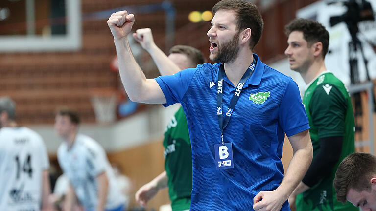 Julian Thomann machte mit den Zweitliga-Handballern der DJK Rimpar Wölfe in seiner ersten Saison als Trainer vorzeitig den Klassenerhalt klar.